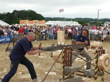 Chainsaw Training with Phil Dunford : Axe Racing